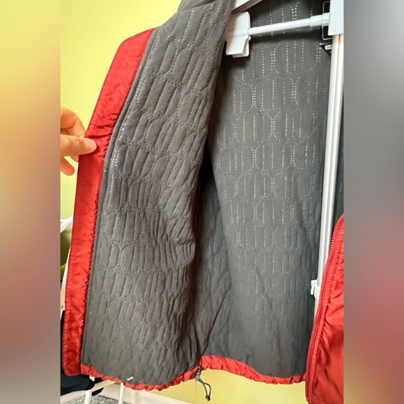 The North Face Red Padded Jacket with Gray Trim – Vintage Style – Size Medium. - Picture 12 of 17